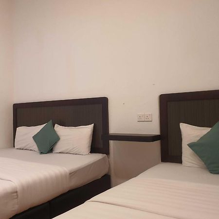 Oyo 91053 Signature Inn Miri Zewnętrze zdjęcie