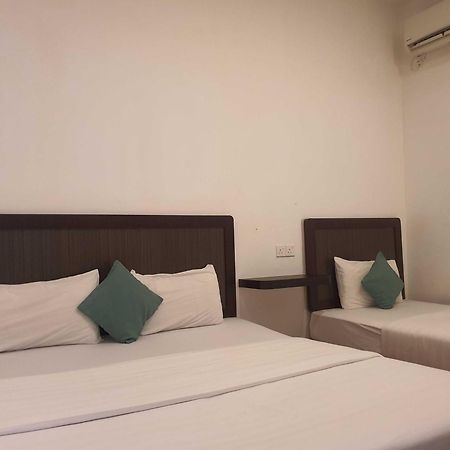 Oyo 91053 Signature Inn Miri Zewnętrze zdjęcie