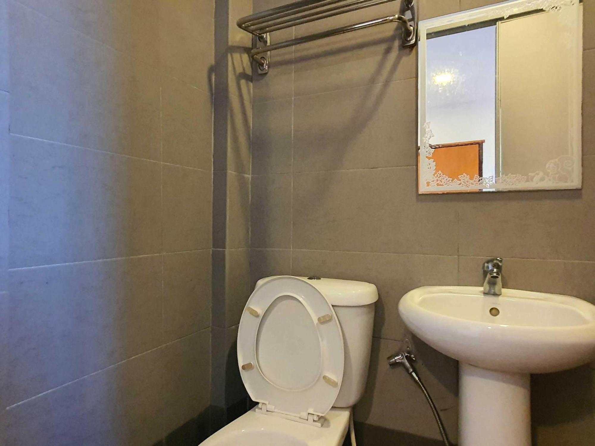 Oyo 91053 Signature Inn Miri Zewnętrze zdjęcie