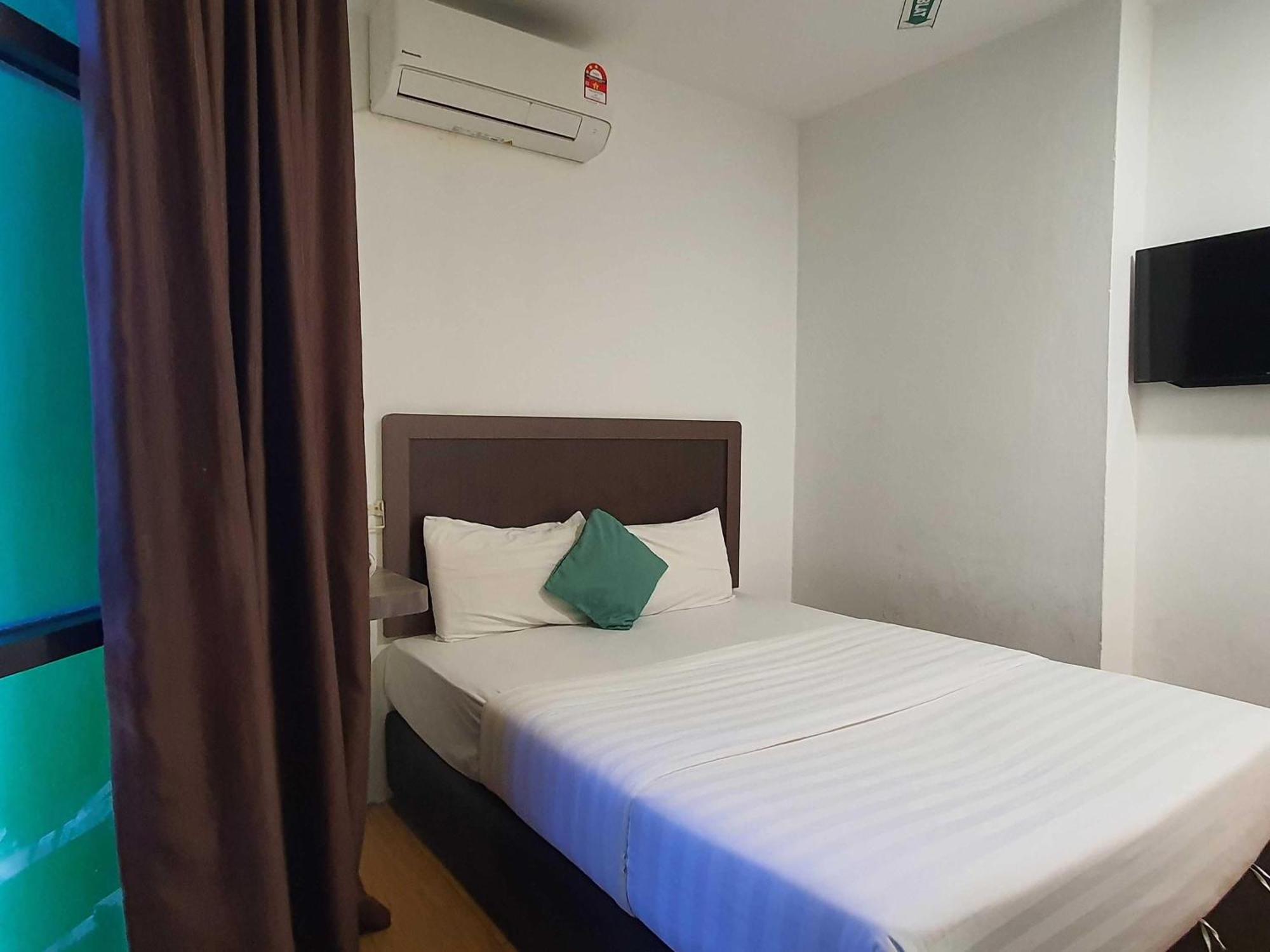 Oyo 91053 Signature Inn Miri Zewnętrze zdjęcie