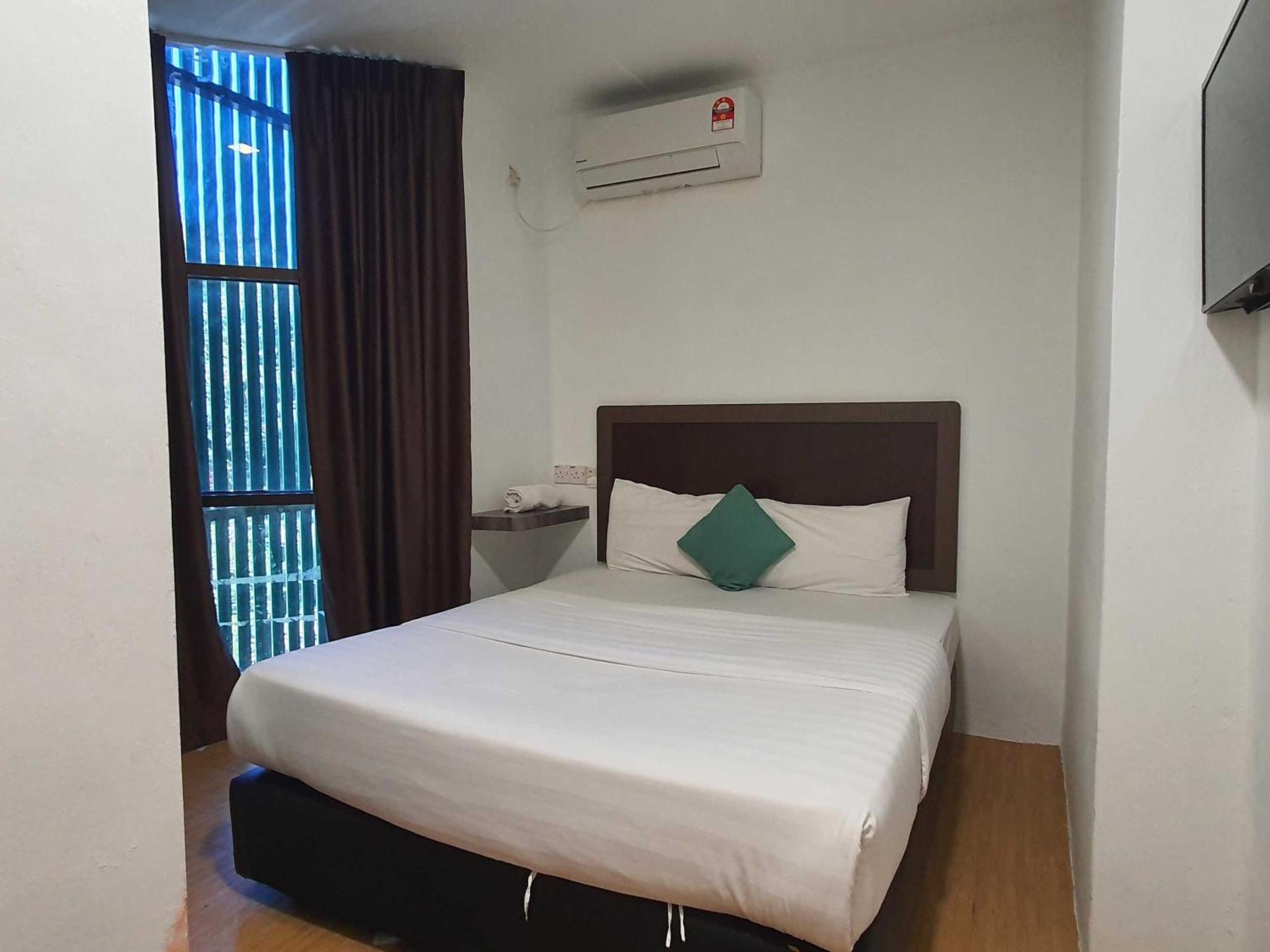 Oyo 91053 Signature Inn Miri Zewnętrze zdjęcie